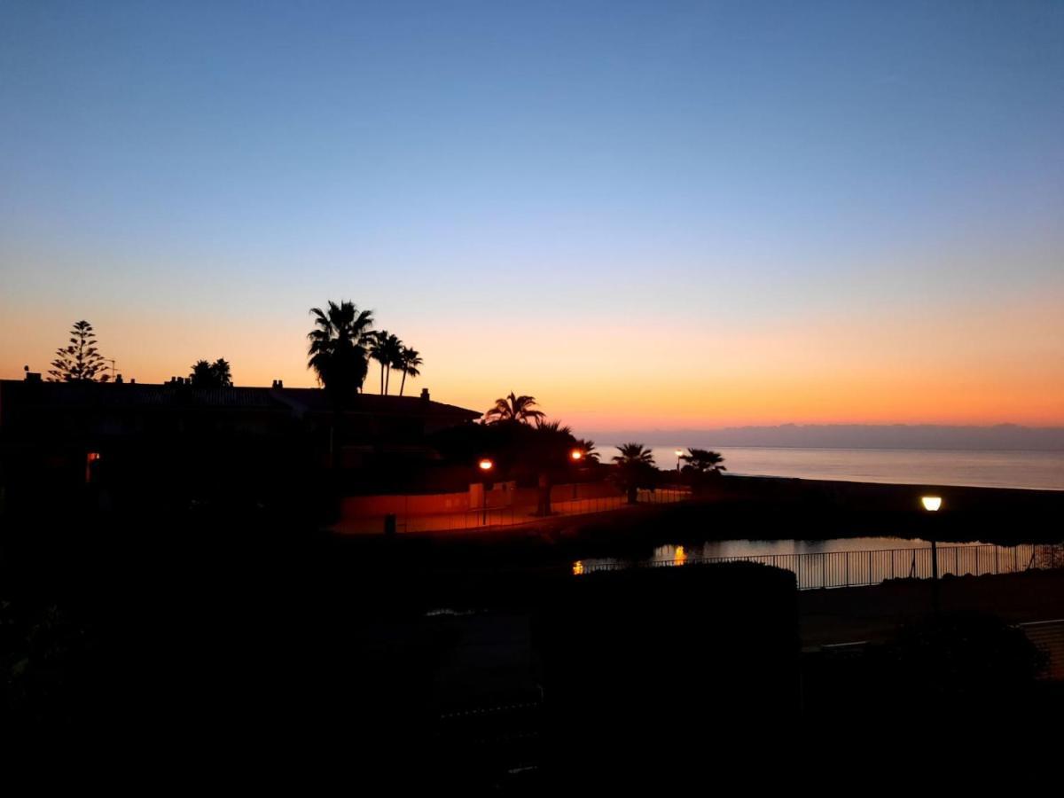 Cosy House With Garden Infront Of The Sea Appartement Creixell Buitenkant foto