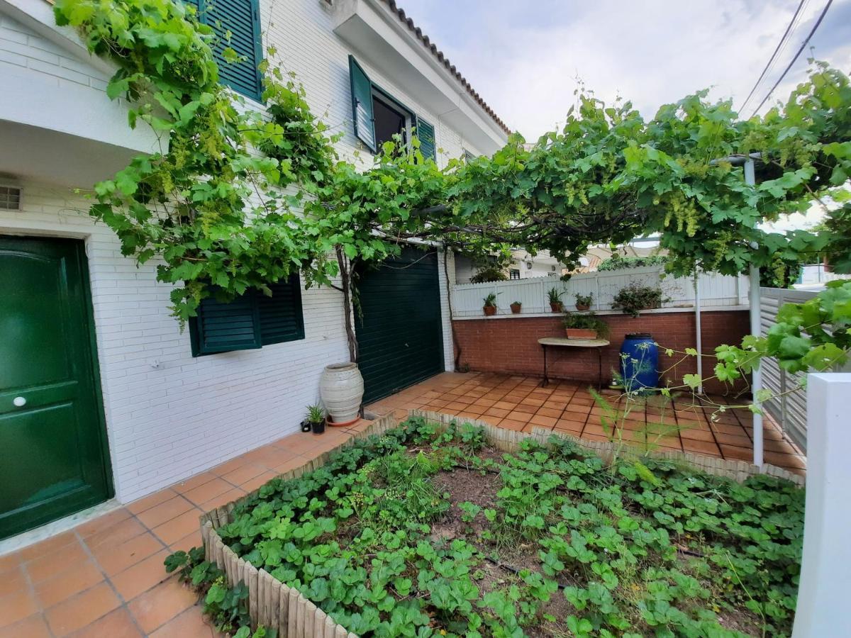 Cosy House With Garden Infront Of The Sea Appartement Creixell Buitenkant foto