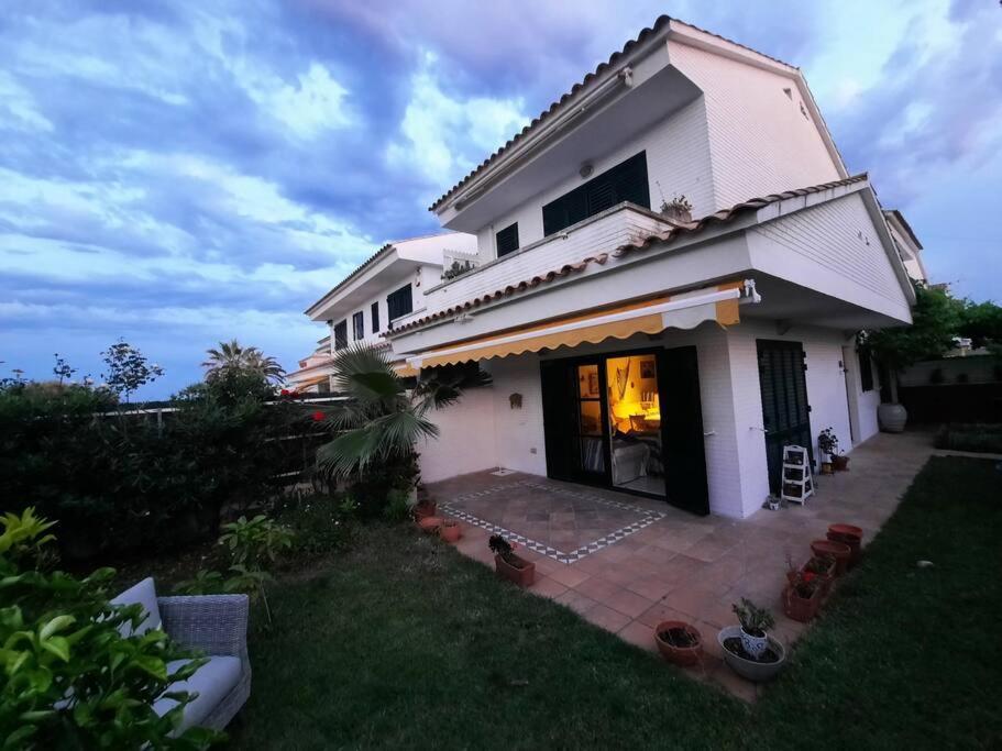 Cosy House With Garden Infront Of The Sea Appartement Creixell Buitenkant foto