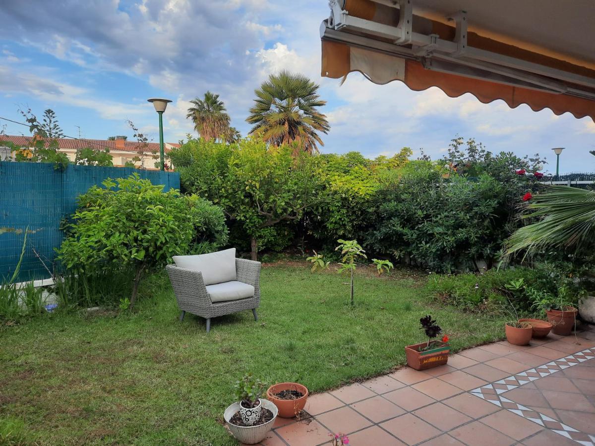 Cosy House With Garden Infront Of The Sea Appartement Creixell Buitenkant foto